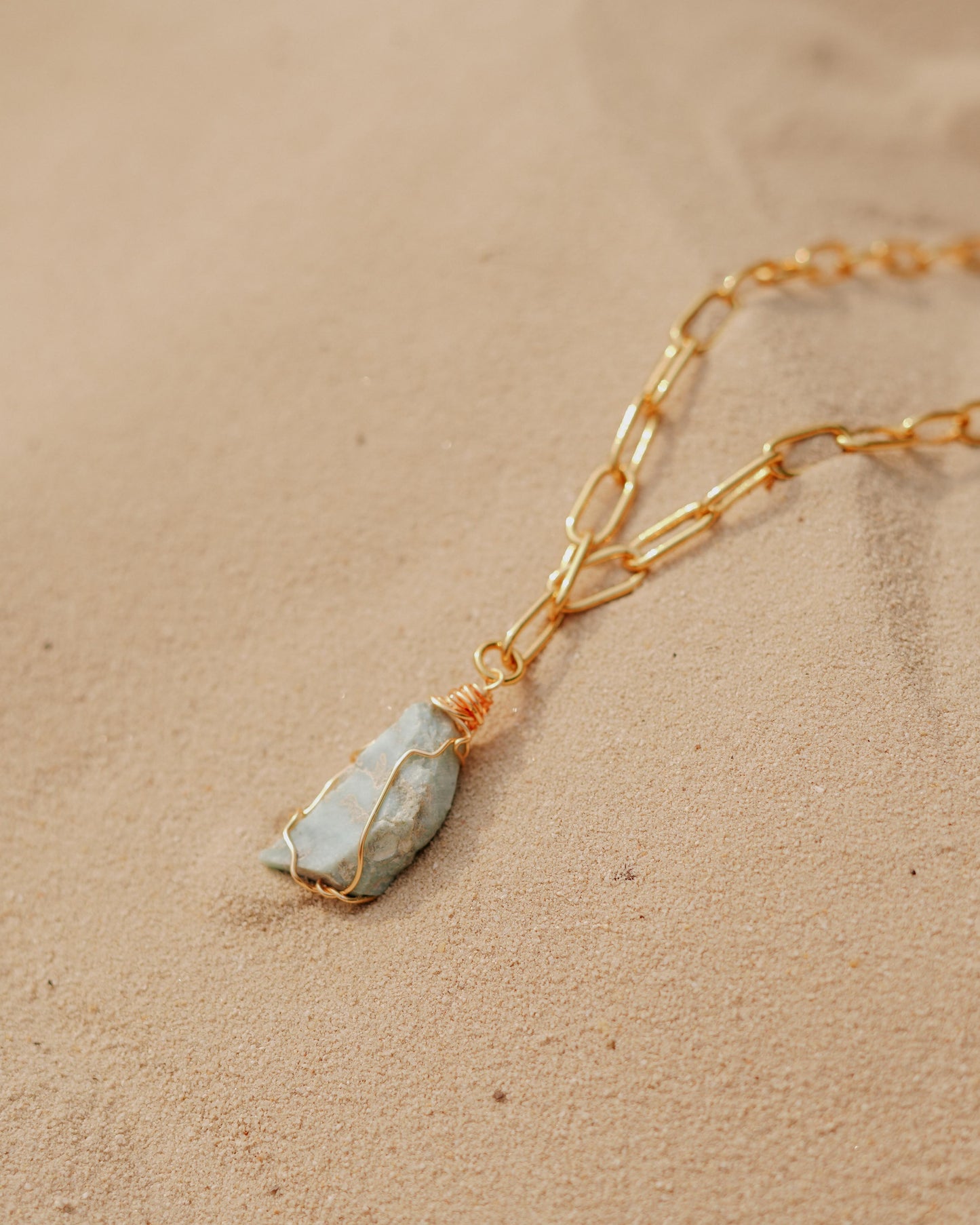 Collar Frecuencia del Alma - Larimar natural en bronce dorado