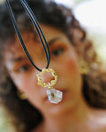 Collar raíces en cuero con cuarzo humo