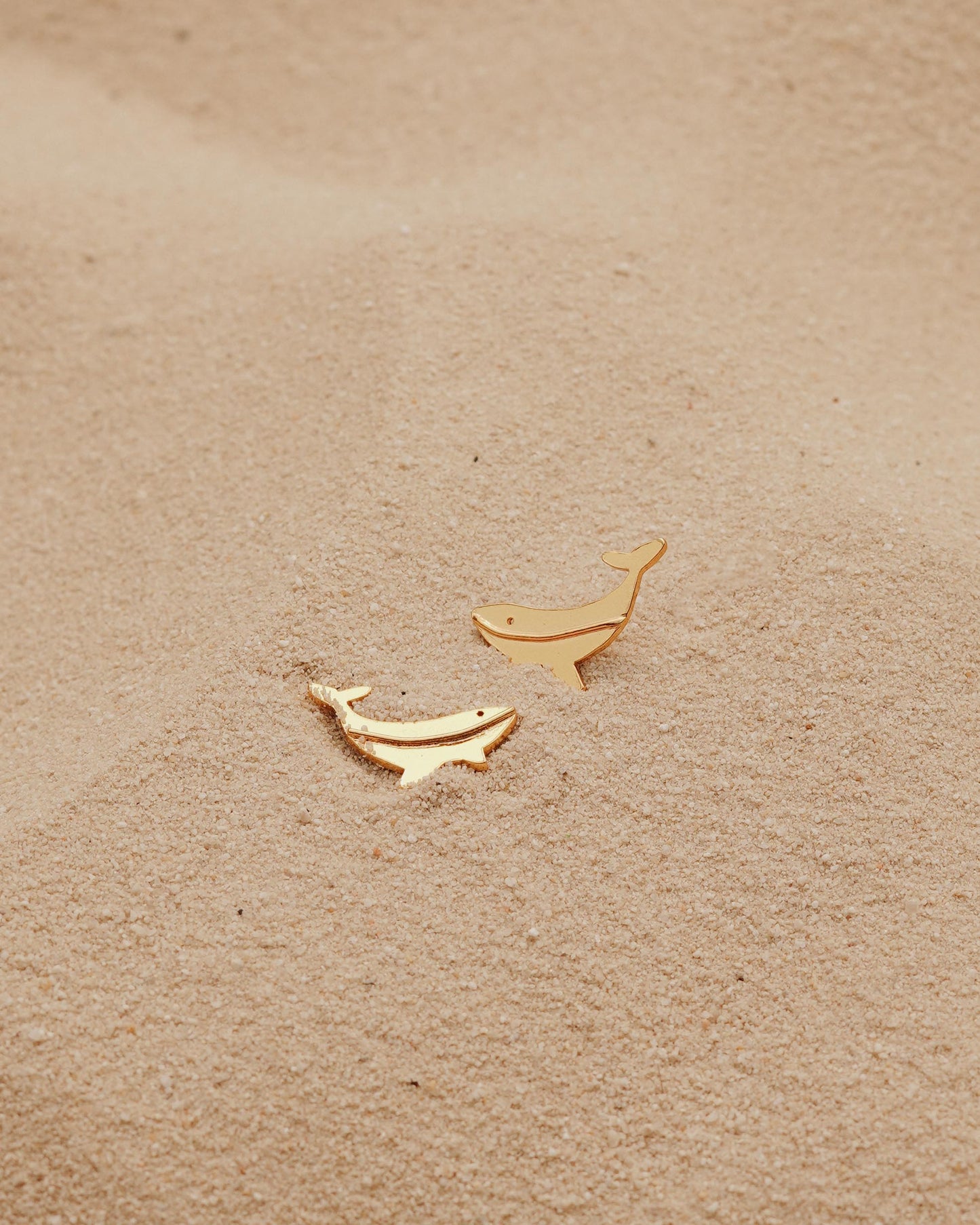 Topos Susurro del Alma - Aleta de ballena minimalista en bronce